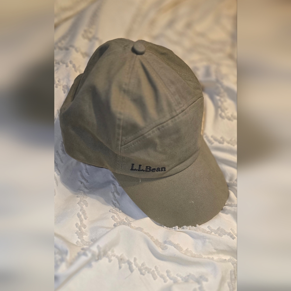 LL Bean pathfinder hat with rechargeable light